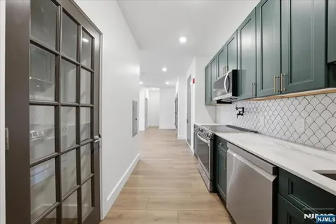 21 Lincoln Newark NJ 07102