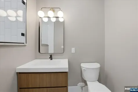 21 Lincoln Newark NJ 07102