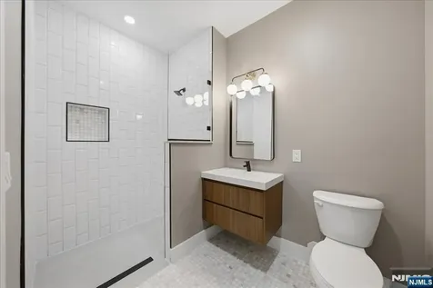 21 Lincoln Newark NJ 07102