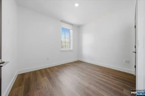 21 Lincoln Newark NJ 07102