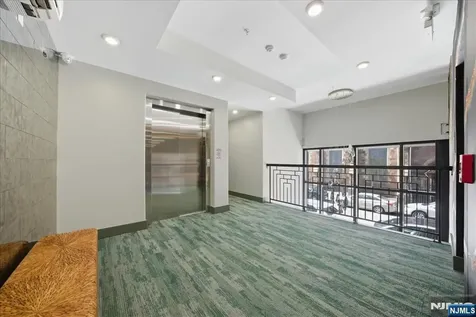 21 Lincoln Newark NJ 07102