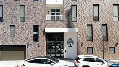 21 Lincoln Newark NJ 07102