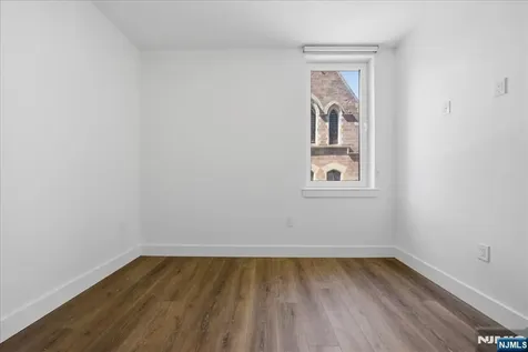 21 Lincoln Newark NJ 07102