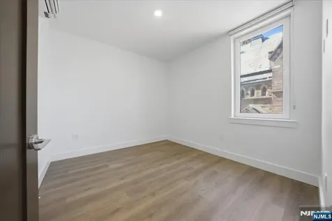 21 Lincoln Newark NJ 07102