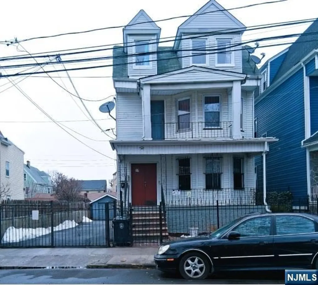 37 Springdale Avenue Newark NJ 07107