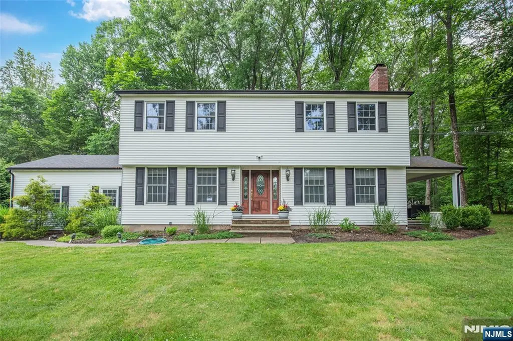 61 Heatherhill Lane Woodcliff Lake NJ 07677