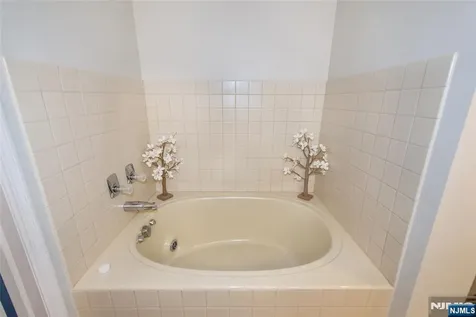 117 Quartz Lane Paterson NJ 07501