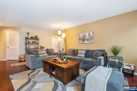 117 Quartz Lane Paterson NJ 07501