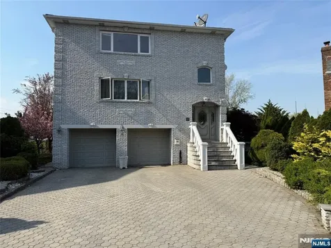 33 Willow Wood Court East Rutherford NJ 07073