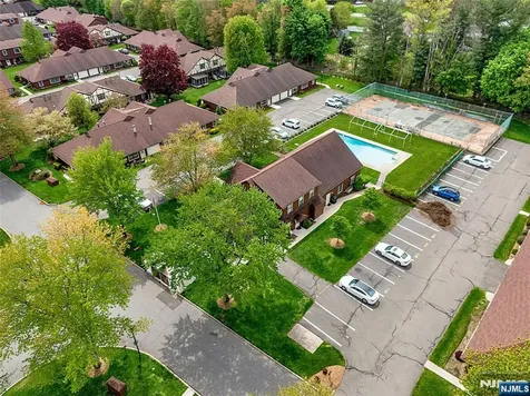 22-1 Tamaron Drive Waldwick NJ 07463