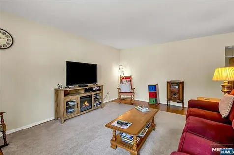 22-1 Tamaron Drive Waldwick NJ 07463