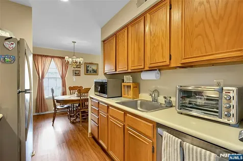 22-1 Tamaron Drive Waldwick NJ 07463