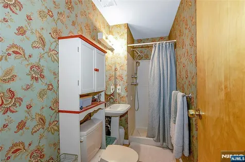 22-1 Tamaron Drive Waldwick NJ 07463