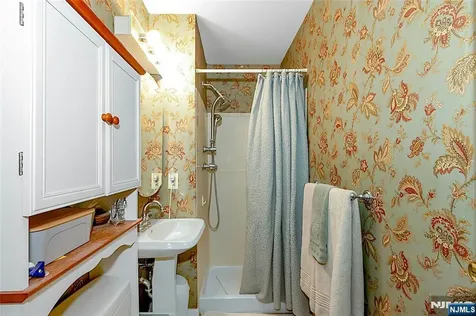 22-1 Tamaron Drive Waldwick NJ 07463