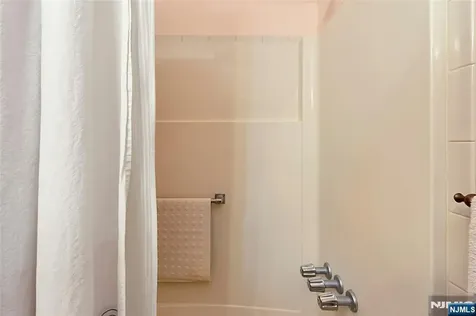 22-1 Tamaron Drive Waldwick NJ 07463
