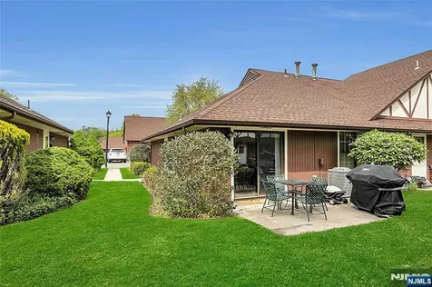 22-1 Tamaron Drive Waldwick NJ 07463