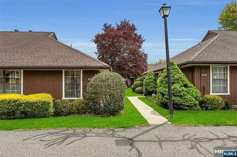 22-1 Tamaron Drive Waldwick NJ 07463