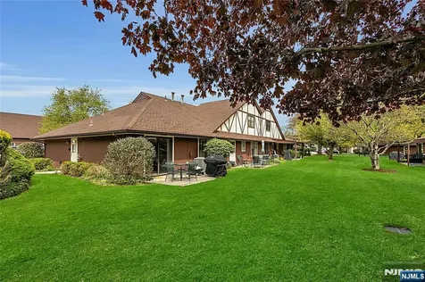 22-1 Tamaron Drive Waldwick NJ 07463