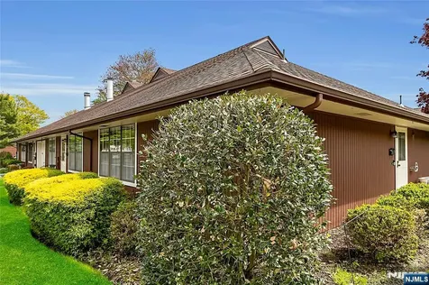 22-1 Tamaron Drive Waldwick NJ 07463