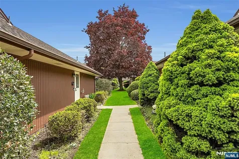 22-1 Tamaron Drive Waldwick NJ 07463