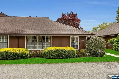 22-1 Tamaron Drive Waldwick NJ 07463