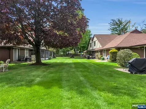 22-1 Tamaron Drive Waldwick NJ 07463