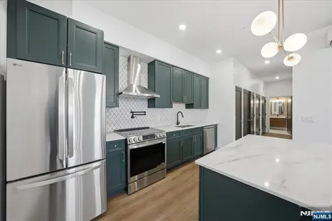 21 Lincoln Park Newark NJ 07102