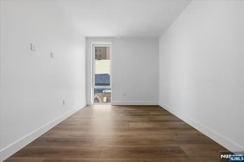 21 Lincoln Park Newark NJ 07102
