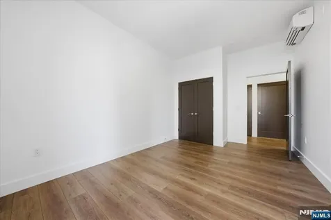 21 Lincoln Park Newark NJ 07102