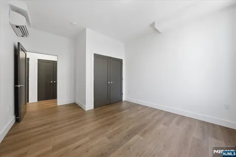21 Lincoln Park Newark NJ 07102