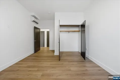 21 Lincoln Park Newark NJ 07102