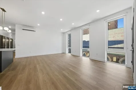 21 Lincoln Park Newark NJ 07102