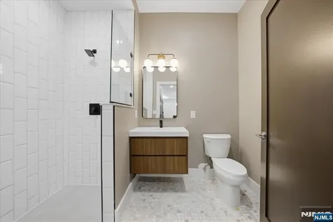 21 Lincoln Park Newark NJ 07102