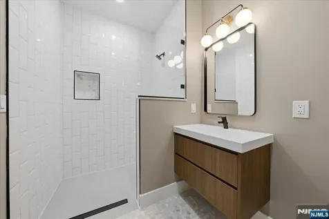 21 Lincoln Park Newark NJ 07102