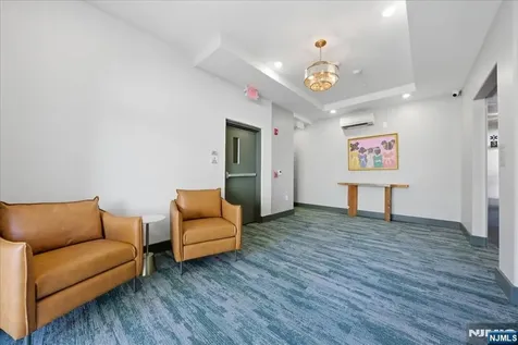 21 Lincoln Park Newark NJ 07102