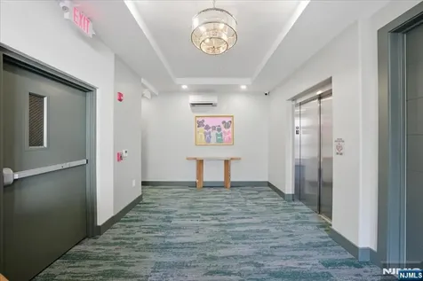 21 Lincoln Park Newark NJ 07102