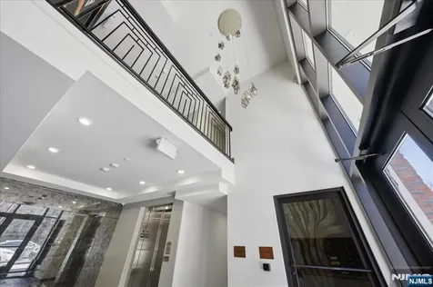 21 Lincoln Park Newark NJ 07102