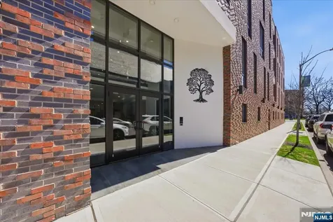 21 Lincoln Park Newark NJ 07102