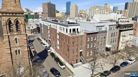 21 Lincoln Park Newark NJ 07102