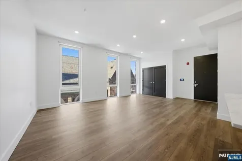 21 Lincoln Park Newark NJ 07102