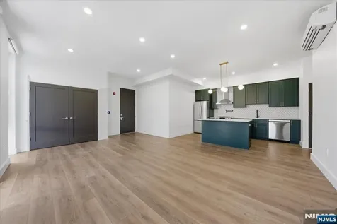 21 Lincoln Park Newark NJ 07102