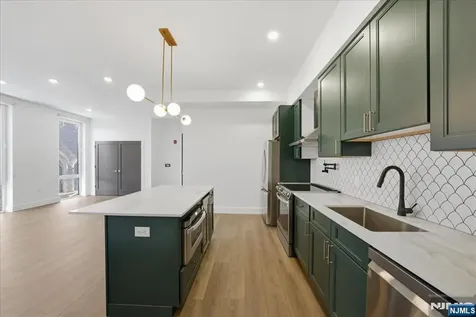 21 Lincoln Park Newark NJ 07102