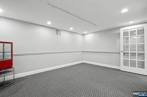 401 Pleasant Valley West Orange NJ 07052