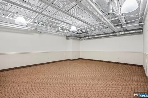 401 Pleasant Valley West Orange NJ 07052