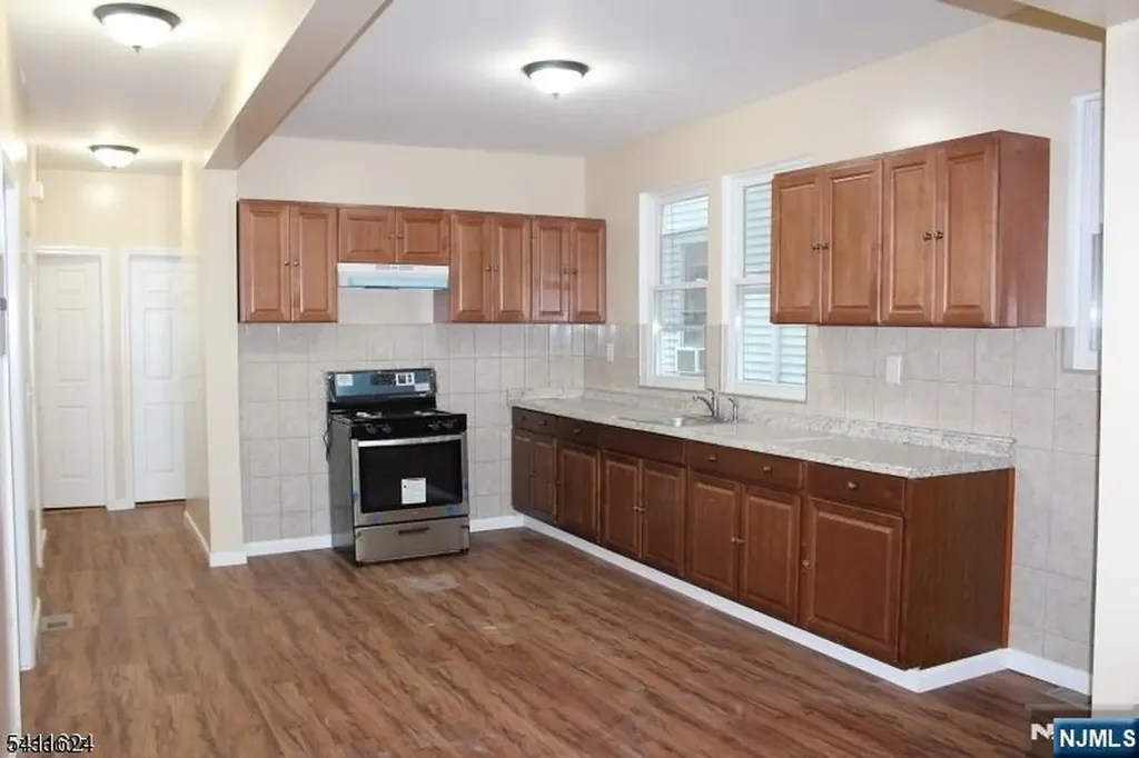 100-102 Lyons Avenue Newark NJ 07112