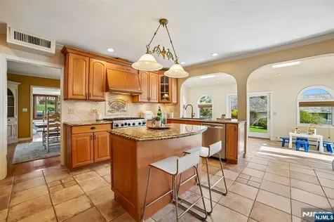 5 Witherspoon Road Clifton NJ 07013