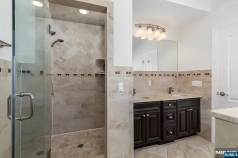 535 7th Palisades Park NJ 07650