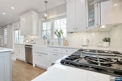 5 Colebrook Drive Park Ridge NJ 07656