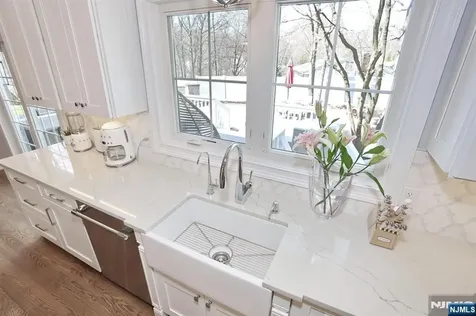 5 Colebrook Drive Park Ridge NJ 07656