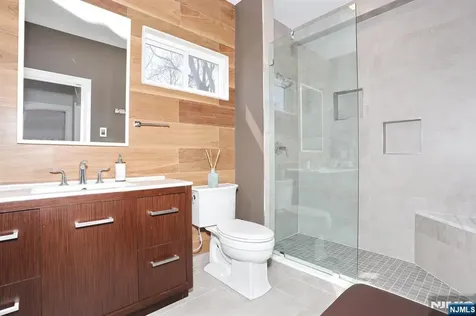 5 Colebrook Drive Park Ridge NJ 07656